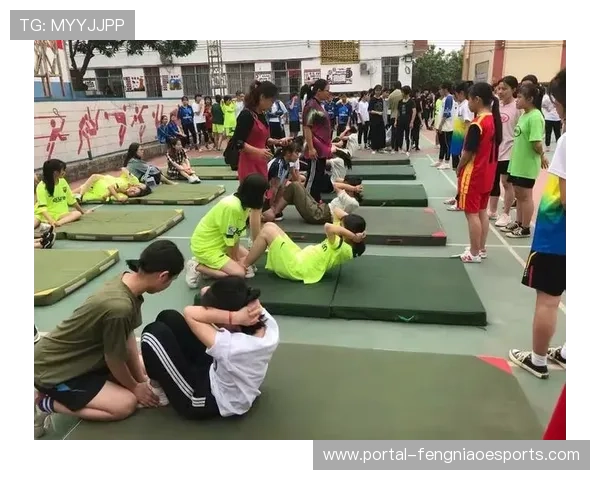 初一学生姚同学校引体向上赛一分钟23个,班主任赞其拼搏精神 初一学生姚同学校引体向上赛一分钟23个,班主任赞其拼搏精神